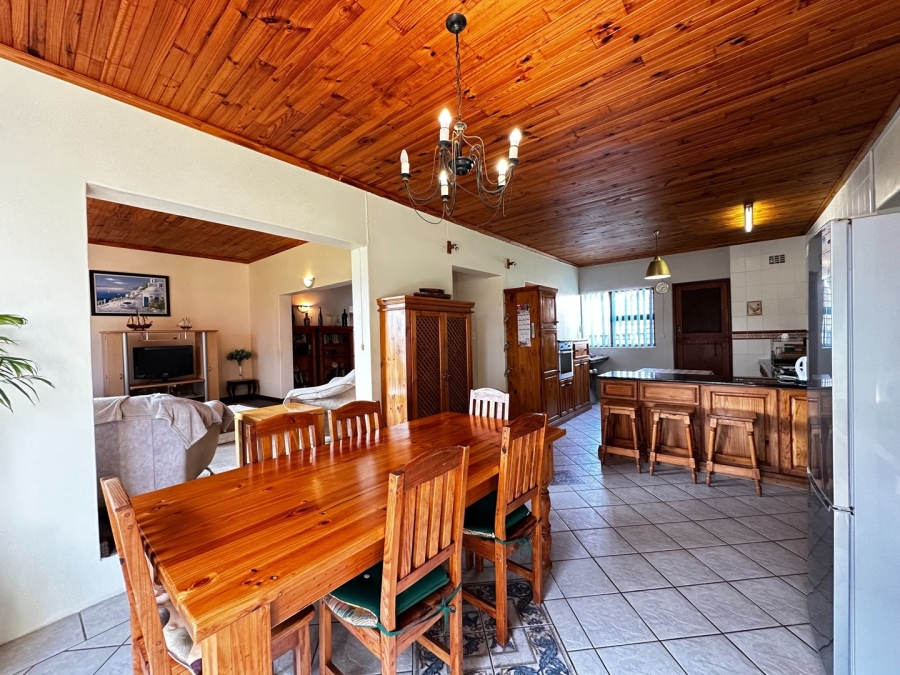 5 Bedroom Property for Sale in Pringle Bay Western Cape